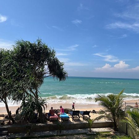 אמבלנגודה Blue Wave Beach Villa By Aaryan Group מראה חיצוני תמונה