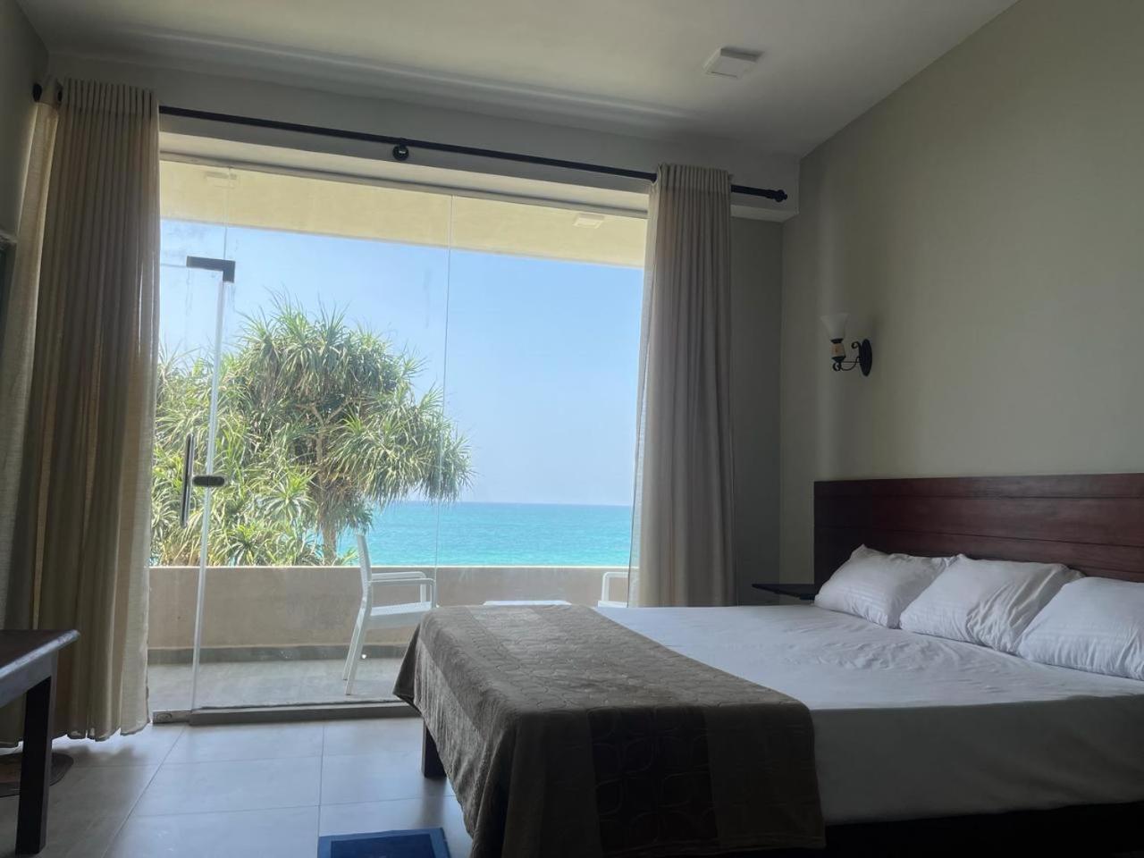 אמבלנגודה Blue Wave Beach Villa By Aaryan Group מראה חיצוני תמונה
