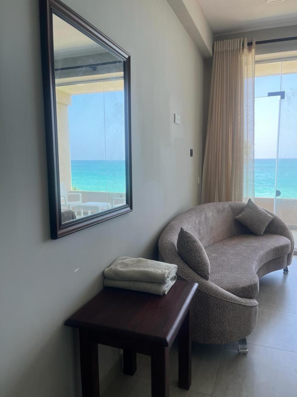 אמבלנגודה Blue Wave Beach Villa By Aaryan Group מראה חיצוני תמונה