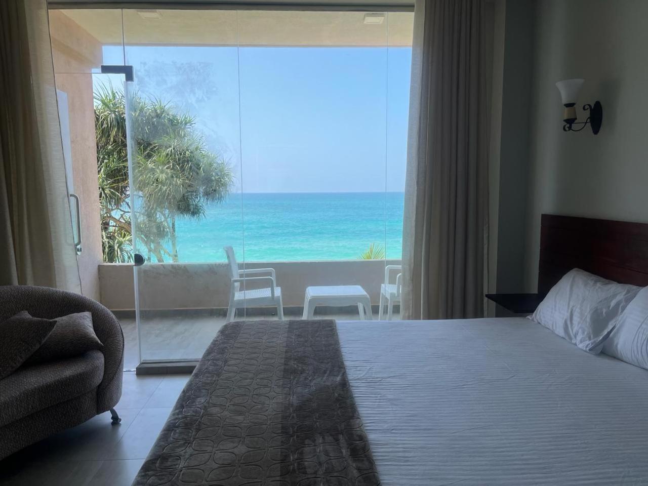 אמבלנגודה Blue Wave Beach Villa By Aaryan Group מראה חיצוני תמונה