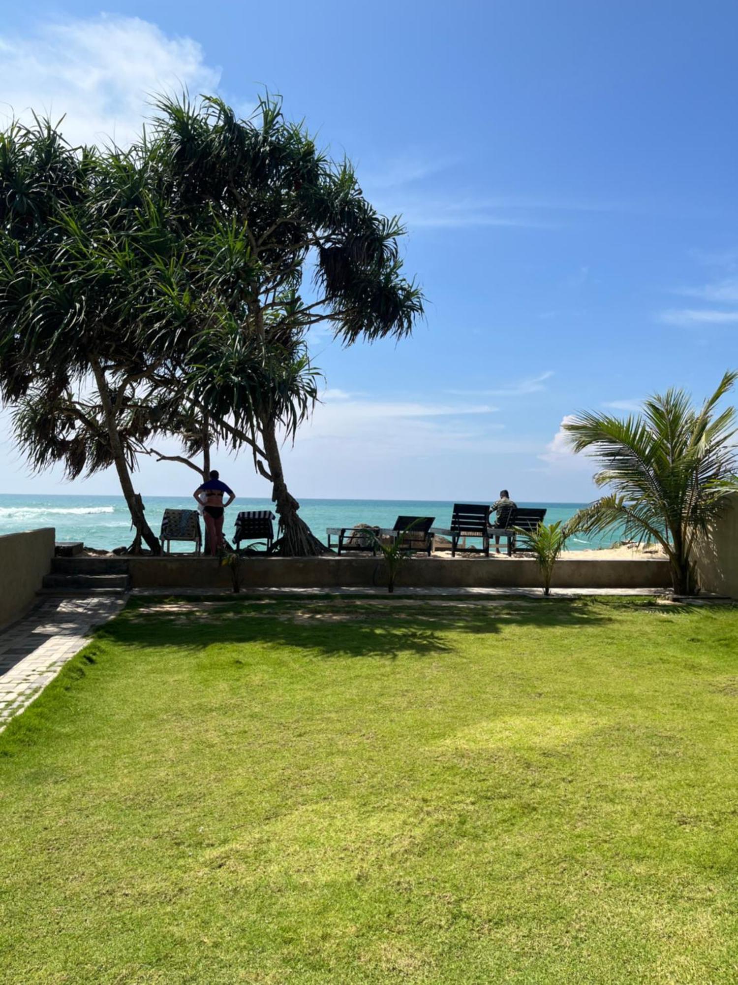 אמבלנגודה Blue Wave Beach Villa By Aaryan Group מראה חיצוני תמונה