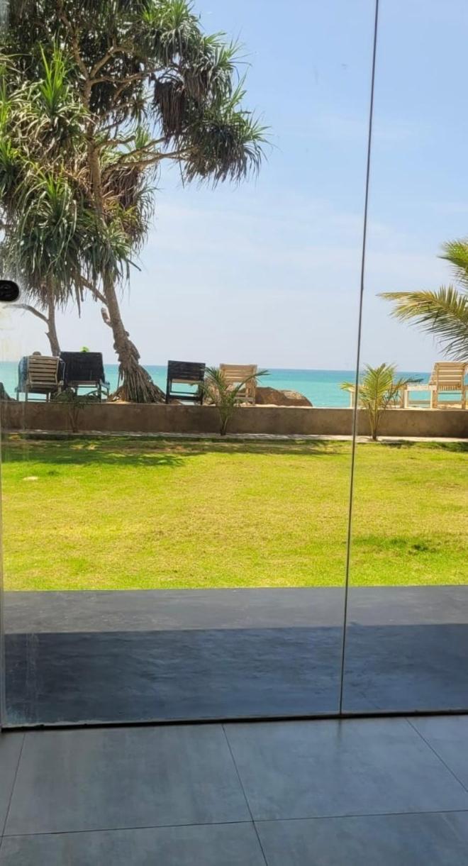 אמבלנגודה Blue Wave Beach Villa By Aaryan Group מראה חיצוני תמונה